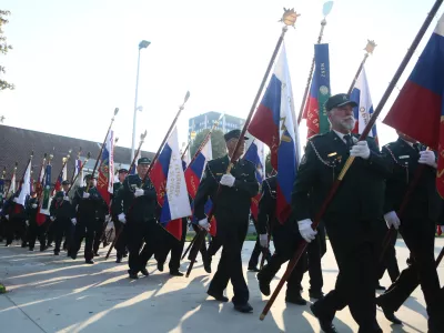 Leta 2023 je po podatkih ZPIZ država izplačala dodatek k pokojninam 3847 vojnim veteranom Teritorialne obrambe RS oziroma njihovim dedičem v skupni višini 1,8 milijona evrov. Fotografija je simbolična. Foto: Luka Cjuha