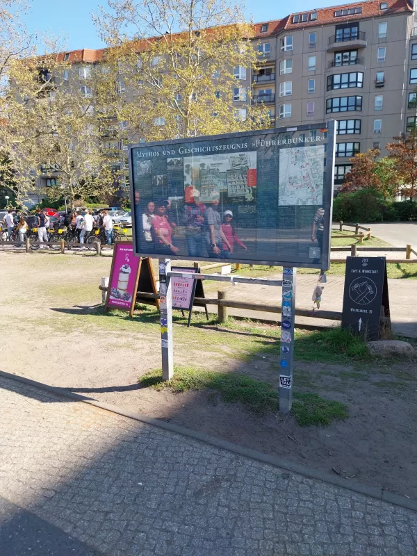 Informativna tabla- Hitlerjev bunker