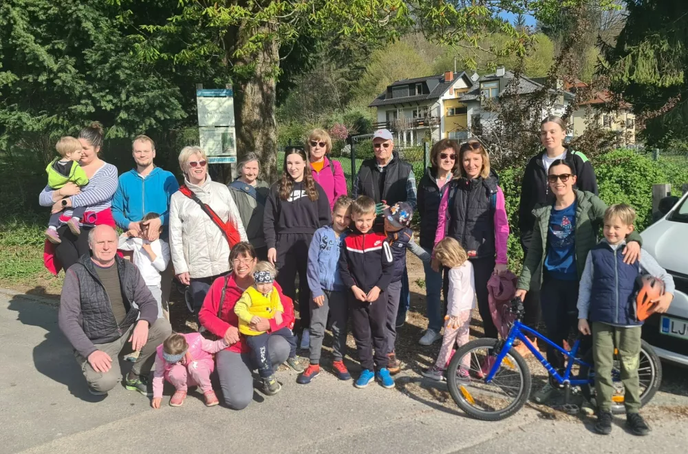 Čistilne akcije se vsako leto udeležuje več mladih in najmlajših prebivalcev Rožne doline. / Foto: Miro Rejc