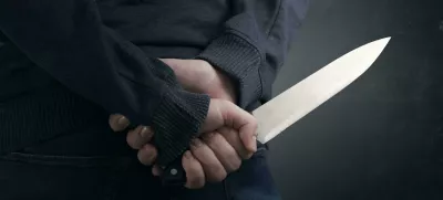 Medtem ko je Helle Christensen ležala na postelji, je njen partner zagrabil nož in ji prerezal grlo. Foto: Reuters