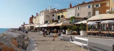 V začetku tega tedna so domačini v Piranu še lahko uživali v spokojnosti starega mesta, ki ga bodo čez prvomajske praznike znova preplavili turisti. F Vesna Levičnik