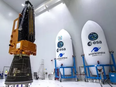 Satelit "vesoljski dežnik".