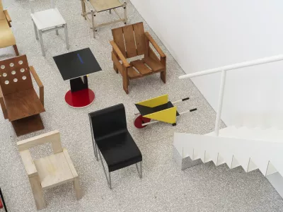 Razstava Ansambel – Gerrit Rietveld in zbirka MAO prikazuje izjemno nizozemsko oblikovanje. Foto: Jaka Babnik