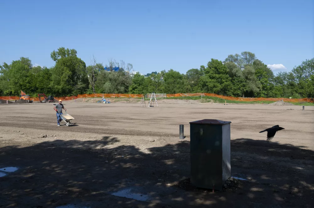 28.4.2025 Gradnja nogometnih igrišč, Štepanjsko naselje, Šport Ljubljana, Športni Park Golovec –ureditev površin nogometnih igriščFOTO: Nik Erik Neubauer