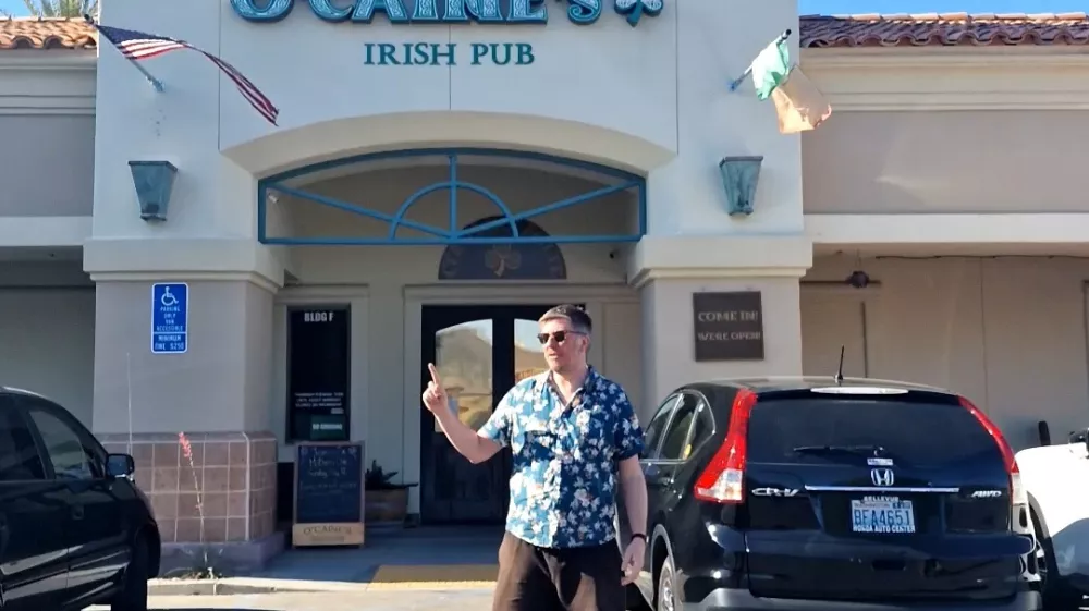 Colm Dalton v irskem pubu v Talinu. 