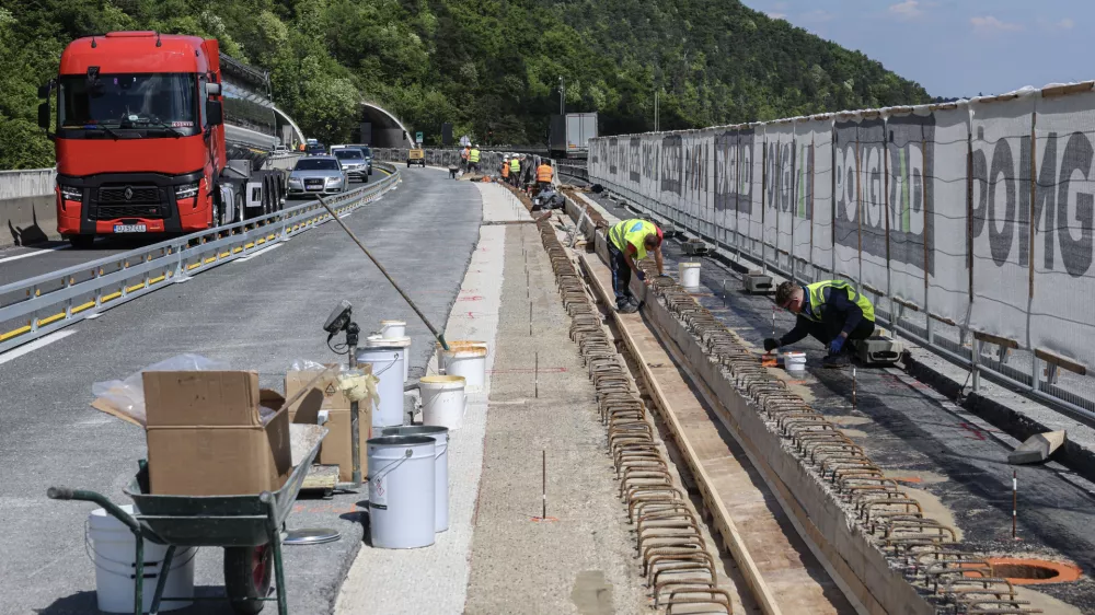 - 29.04.2025 - obnova štajerske avtoceste, delo na cesti, viadukti, DARS//FOTO: Jaka Gasar