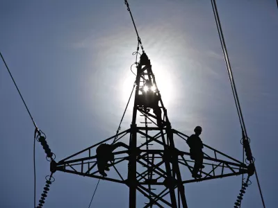 V Sloveniji popolnega električnega mrka nismo doživeli že več desetletij, so se pa dogajali manjši mrki z zelo omejenimi lokalnimi posledicami, ki so bile odpravljene v nekaj urah. F Luka Cjuha Q