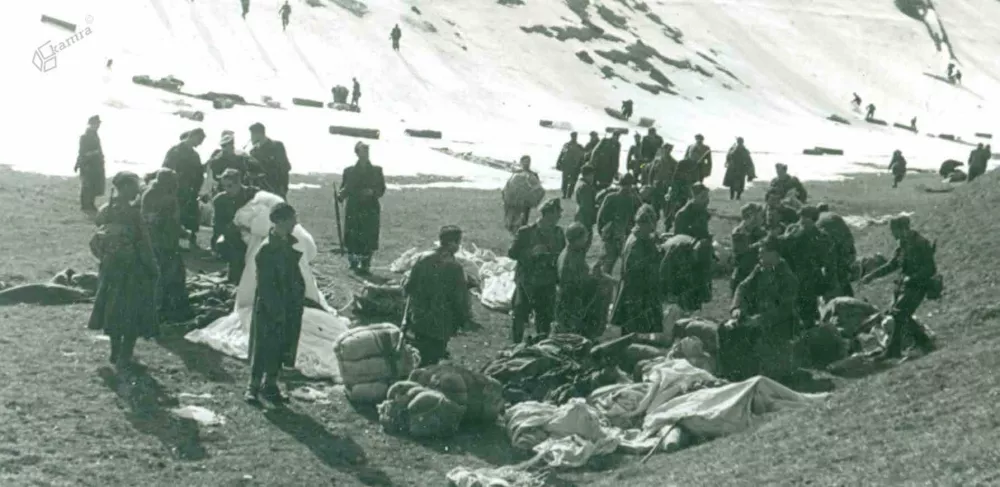 Takole je bilo videti, ko so partizani prejeli pomoč. Na sliki so partizani Vzhodnokoroškega odreda. / Foto: Avtor Neznan