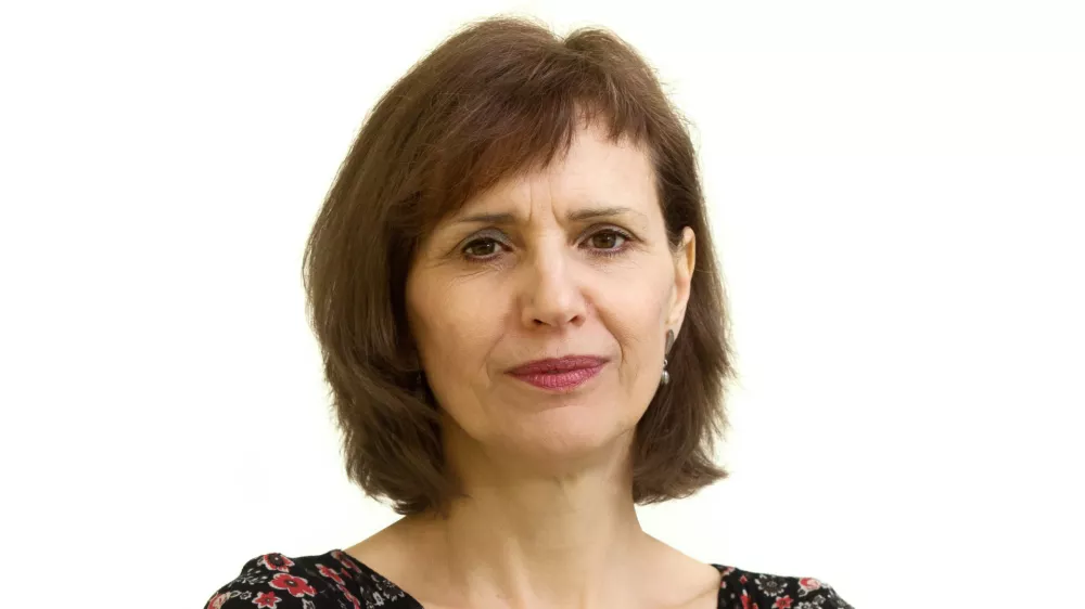 ﻿- 17.02.2017 - Tanja Lesničar Pučko, novinarka - kolumnistka- Dnevnik 2017 - portret za komentarje in kolumne - komentatorji - kolumnisti - novinarji - //FOTO: Nada Žgank