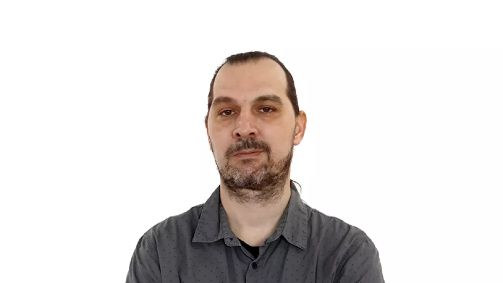 Gregor ButalaZA ONLINE - Redakcija Dnevnik 2024 - portreti za komentarje in kolumne - kolumnisti - komentatorji – novinarji - portret //FOTO: Luka Cjuha