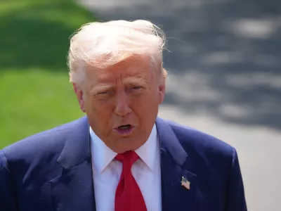29 April 2025, US, Washington: US President Donald Trump takes questions from the press prior to boarding Marine One. The President is heading to Michigan to commemorate 100 days of his second term. Photo: Andrew Leyden/ZUMA Press Wire/dpa