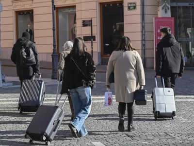Po podatkih je v Sloveniji v kratkotrajnem tržnem najemu približno 12.000 stanovanj, kar pomeni, da je na tri tržna stanovanja za dolgotrajni najem približno eno stanovanje namenjeno kratkotrajnemu najemu. Foto: Nik Erik Neubauer