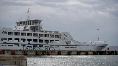 28.01.2025., Zadar - Mnoge trajektne linije su u prekidu radi jakog juga, dok je trajektna linija Zadar - Preko i dalje otvorena Photo: Sime Zelic/PIXSELL