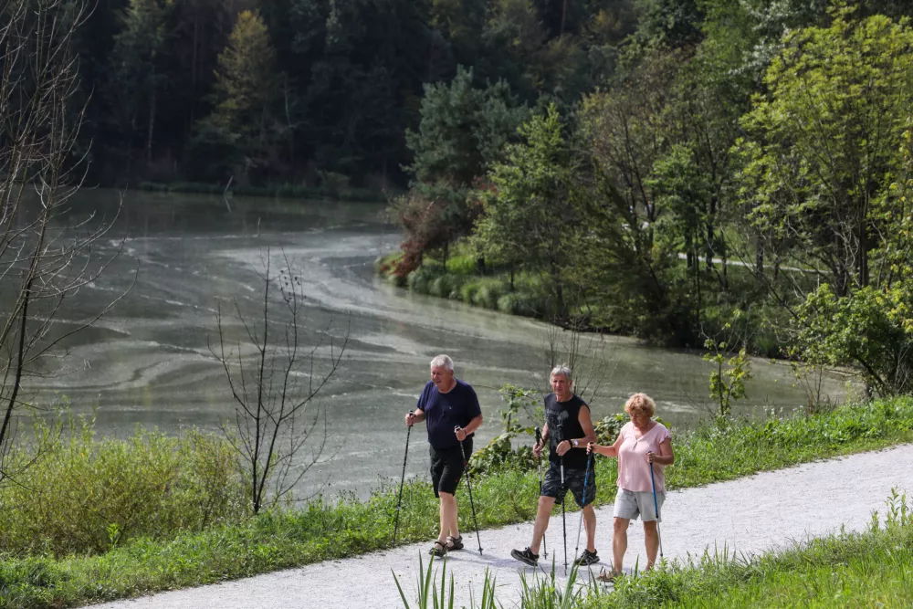 - 04.08.2024. - Gradiško jezero pri Lukovici.//FOTO: Bojan Velikonja