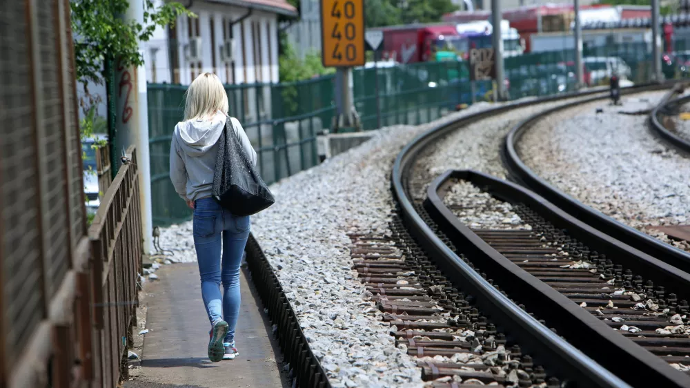 ﻿- simbolična fotografija - Slovenske železnice (SŽ) - železniška proga - železniški tiri - drugi tir - železnica - //FOTO: Tomaž Skale
