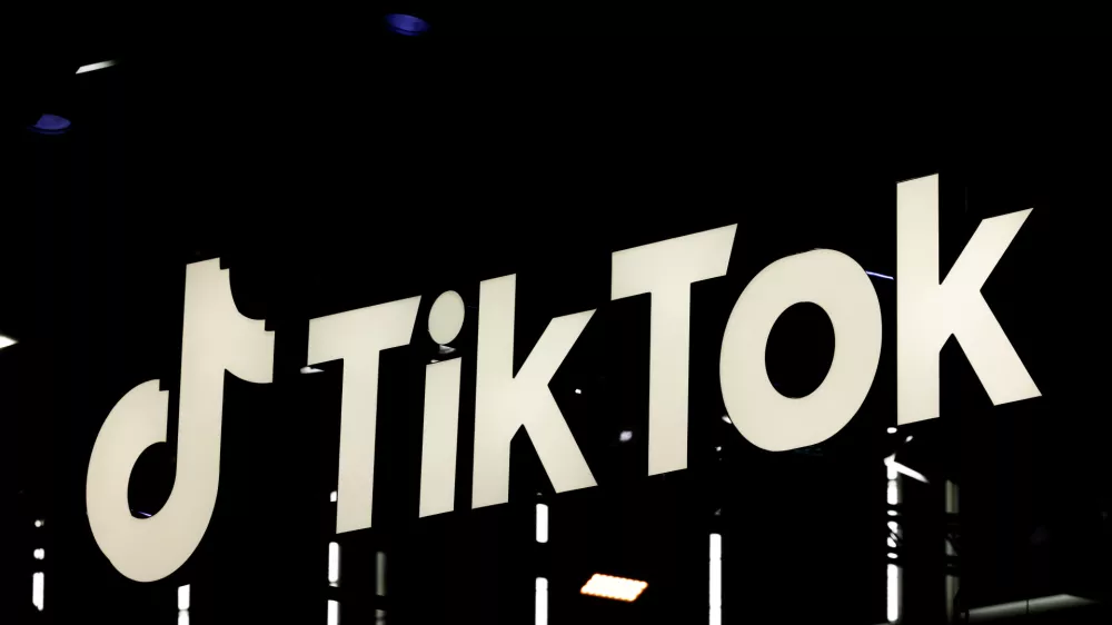 FILED - 24 August 2022, North Rhine-Westphalia, Cologne: The logo of Tik Tok is seen at Gamescom. Photo: Rolf Vennenbernd/dpa