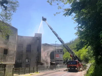 Požar TKI Hrastnik, 2. 5. 2025Požar, gasilci, gasilska lestev, gašenje