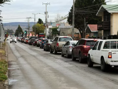 Heavy traffic moves along a road in Punta Arenas, Chile, on May 2, 2025, after a major 7.5-magnitude earthquake struck in the Drake Passage, the body of water separating South America and Antarctica. The US Geological Survey (USGS) said the quake struck in the Drake Passage at a shallow depth of 10 kilometers (6.2 miles), 219 kilometers from the city of Ushuaia in Argentina and a similar distance from the Chilean town of Puerto Williams.,Image: 994561886, License: Rights-managed, Restrictions:, Model Release: no