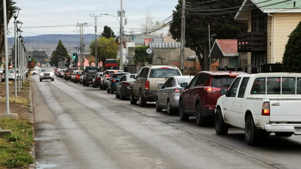 Heavy traffic moves along a road in Punta Arenas, Chile, on May 2, 2025, after a major 7.5-magnitude earthquake struck in the Drake Passage, the body of water separating South America and Antarctica. The US Geological Survey (USGS) said the quake struck in the Drake Passage at a shallow depth of 10 kilometers (6.2 miles), 219 kilometers from the city of Ushuaia in Argentina and a similar distance from the Chilean town of Puerto Williams.,Image: 994561886, License: Rights-managed, Restrictions:, Model Release: no