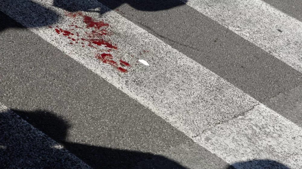 - Zmajsk most - prometna nersreča v kateri je voznik trćil v pešca na prehodu za pešce /FOTO: Bojan Velikonja