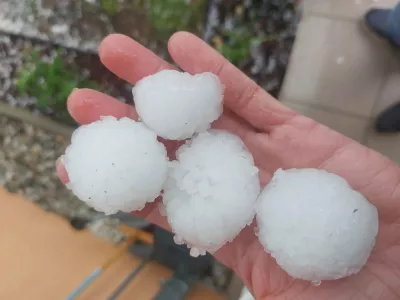 Toča Goričko 4. 5. 2025 Foto: Facebook/Maria Spörk/Skywarn Austria/Meteoinfo Slovenija