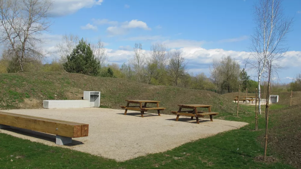 Piknik prostor - Rekreacijsko izobraževalni center ob Savi pri Tomačevem