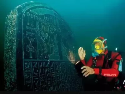 Podvodna izkopavanja v potopljenem mestu Thônis-Herakleion v zalivu Abu Qir blizu Aleksandrije ob severni obali Egipta. Foto: Christoph Gerigk ©Franck Goddio/Hilti Foundation