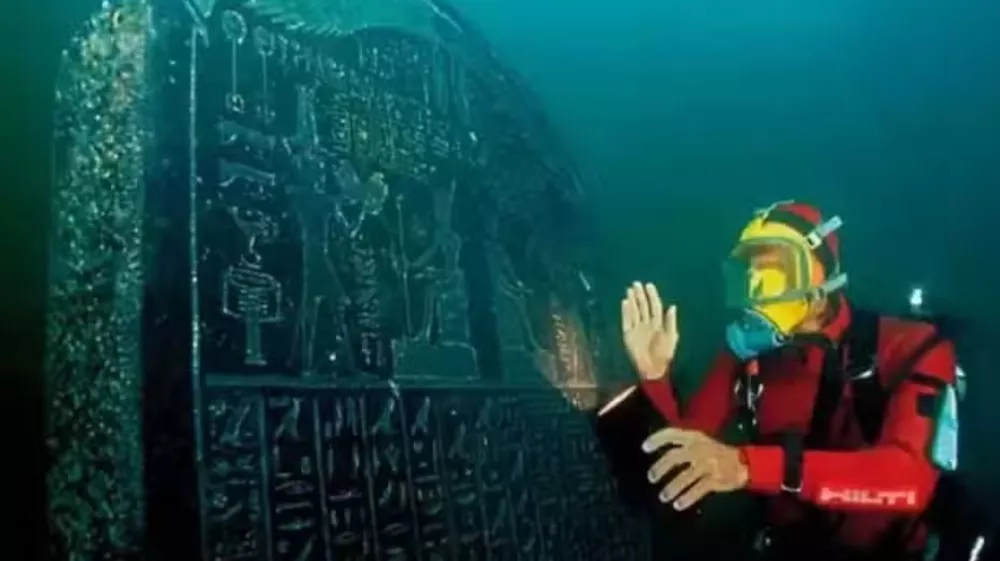 Podvodna izkopavanja v potopljenem mestu Thônis-Herakleion v zalivu Abu Qir blizu Aleksandrije ob severni obali Egipta. Foto: Christoph Gerigk ©Franck Goddio/Hilti Foundation