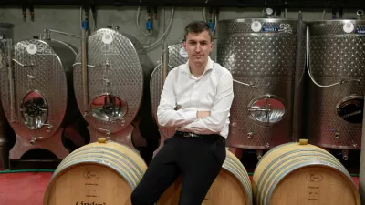 Matic Gjerkeš: Tudi pri nas smo razmišljali, o rdečih sortah, ampak to za seboj prinese povsem drugačno tehnologijo pridelave vin, pa tudi primernih zemljišč za rdeče sorte nismo mogli dobiti. F Jaka Jeraša