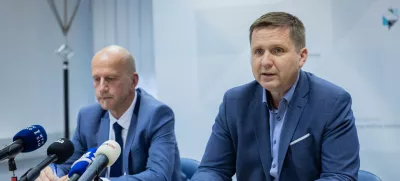 Ljubljana, DVK.Novinarska konferenca Drzavne volilne komisije (DVK) o poteku glasovanja na zakonodajnem referendumu o zakonu o dodatku k pokojnini za izjemne dosezke na podrocju umetnosti, ki bo 11. maja.Predsednik DVK Peter Golob in direktor sluzbe DVK Igor Zorcic.