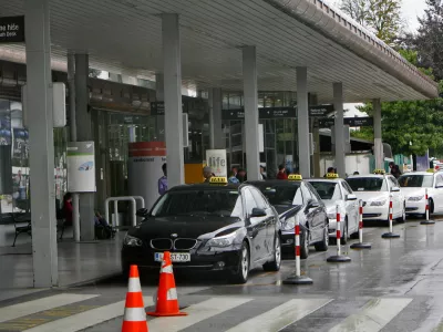 - Aerodrom Ljubljana - Letališče Jožeta Pučnika Brnik - TAXI - taksisti - //FOTO: Tomaž Skale