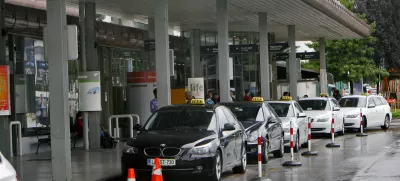 - Aerodrom Ljubljana - Letališče Jožeta Pučnika Brnik - TAXI - taksisti - //FOTO: Tomaž Skale