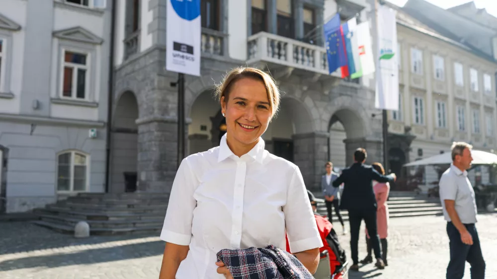 dr. Tina Bregant, kandidatka za ljubljansko županjo - 18.10.2022 - Lokalne volitve 2022 - predstavitev skupne kandidatke SLS in stranke Naša dežela za županjo Mestne občine Ljubljana //FOTO: Bojan Velikonja