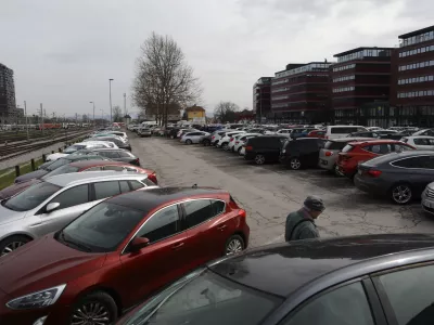 Tatovi se nenehno trudijo najti nove načine in izdelati nove pripomočke, s katerimi bi prišli v tuje vozilo in zagnali motor. Foto: Luka Cjuha