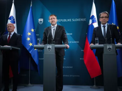 Ljubljana, vlada.Novinarska konferenca o vlogi in pomenu zaposlenih v javnem sektorju ter o prenovi placnega sistema.