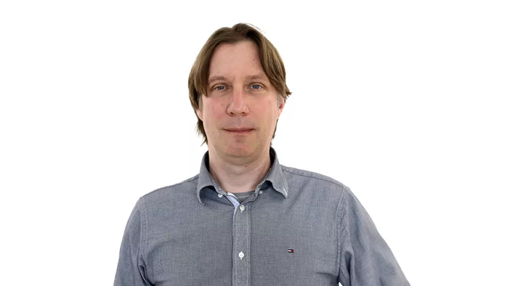 Damjan Franc LuZA ONLINE - Redakcija Dnevnik 2024 - portreti za komentarje in kolumne - kolumnisti - komentatorji – novinarji - portret //FOTO: Luka Cjuha