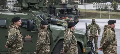 Vlada Roberta Goloba je predstavila novo obrambno in varnostno politiko, ki predvideva veliko povečanje vojaških izdatkov do leta 2030. Foto: Jaka Gasar