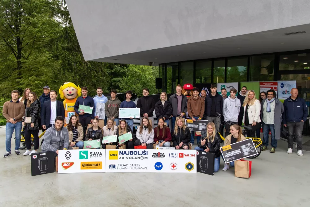 Vseh 20 finalistk in finalistov je domov odneslo bogate nagrade. / Foto: Amzs/goran Krošelj