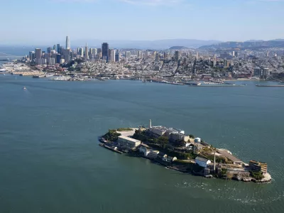 A view from a helicopter of Alcatraz Prison, a National Parks site located on Alcatraz Island in San Francisco Bay in San Francisco, California, U.S. May 5, 2025. REUTERS/Fred Greaves   TPX IMAGES OF THE DAY / Foto: Fred Greaves