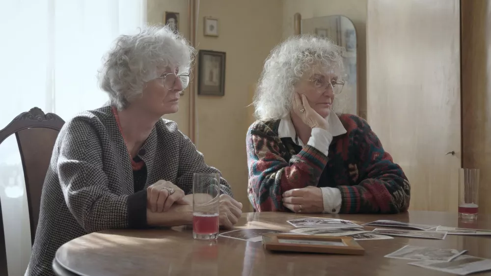 Barbara in Monika Žagar sta Francijevi hčerki, ki se v dokumentarnem filmu soočita z družinsko preteklostjo. Foto: arhiv filma Dva brata, dve sestri