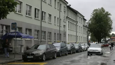 05.05.2025 - Taxi - Taksi služba - prevoz potnikov Železniška postajaFoto: Luka Cjuha
