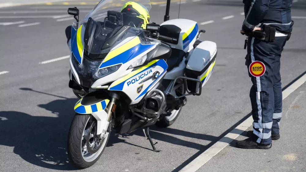 prometni nadzorpolicija - simbolična fotografijaprometna policijavarnost v prometupolicija na motorjihmotoristična policijaprehitri voznikiavtocestna policija08.04.2025 Policijski nadzor, počivališče PovodjeFOTO: Nik Erik Neubauer