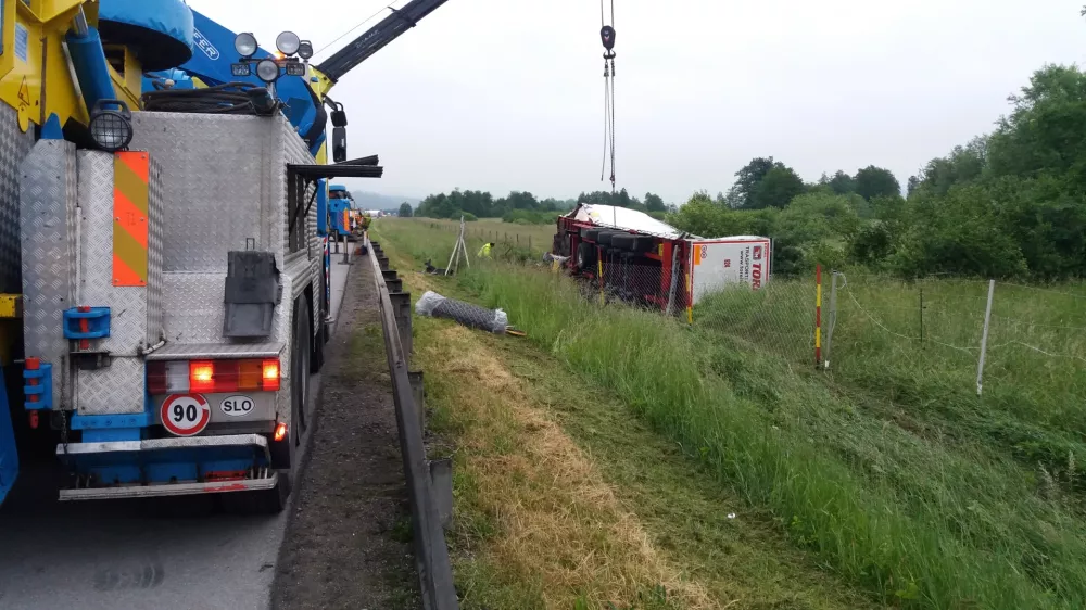 ﻿nesreča avtocesta tovornjak