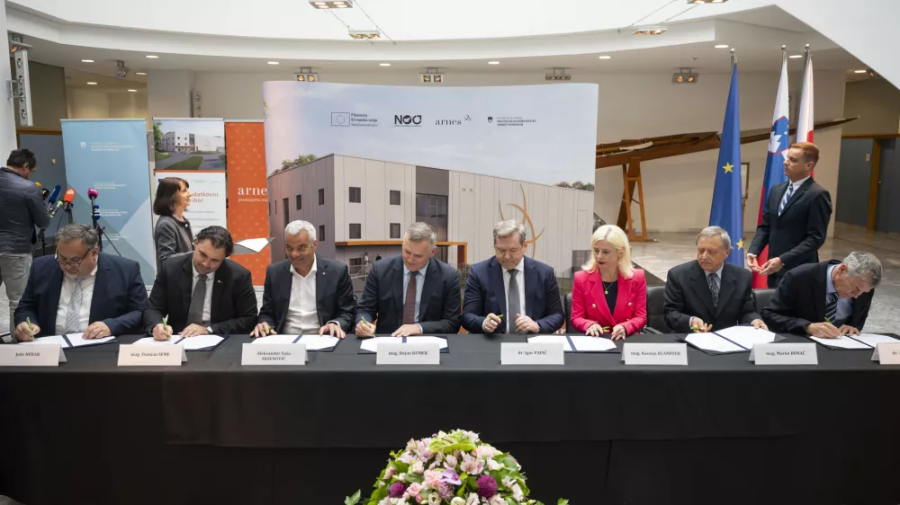 Maribor.Polozitev temeljnega kamna za podatkovni center, v katerem bo tudi superracunalnik.