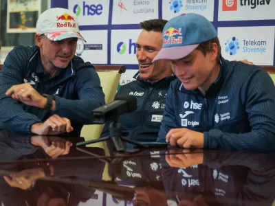 Ljubljana, Hala Tivoli.Novinarska konferenca kajakasev in kanuistov v slalomu na divjih vodah pred odhodom na evropsko prvenstvo.