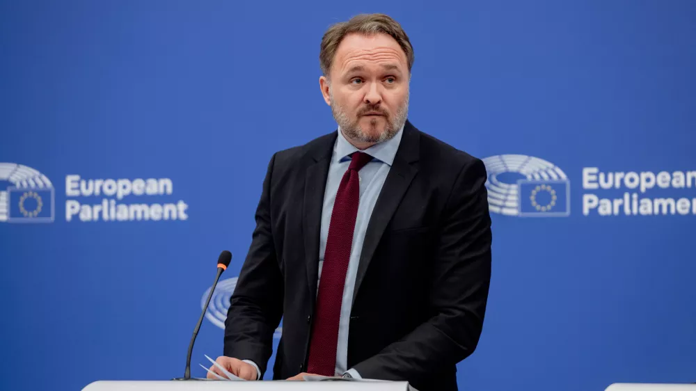 HANDOUT - 06 May 2025, France, Strassburg: European Commissioner for Energy and Housing Dan Jorgensen speaks during a press conference at the European Parliament. Photo: Valentine Zeler/European Commission/dpa - ATTENTION: editorial use only and only if the credit mentioned above is referenced in full
