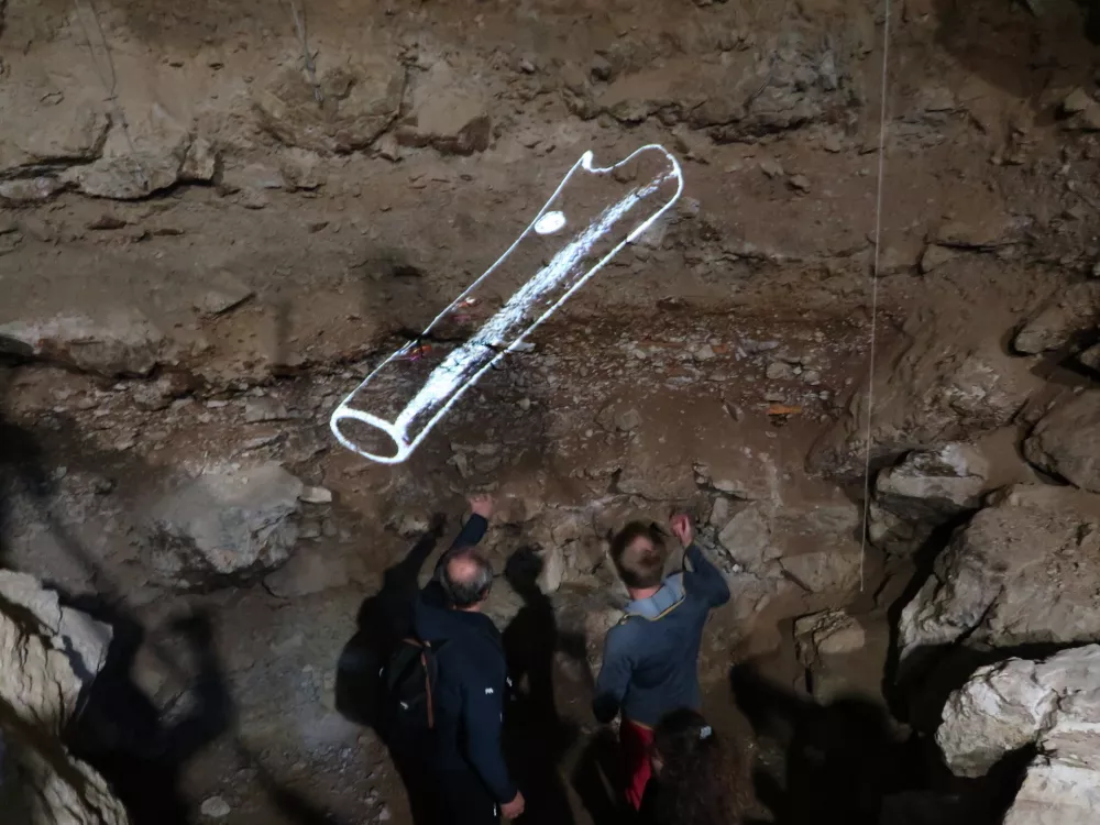 Piščal so leta 1994 odkrili v jami Divje babe. Foto: Nataša Bucik Ozebek