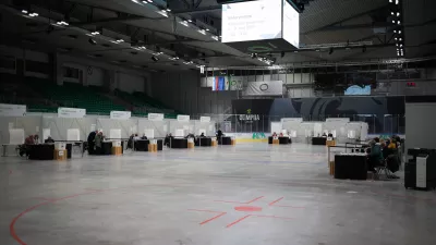 Ljubljana, Hala Tivoli.Predcasno glasovanje na zakonodajnem referendumu.