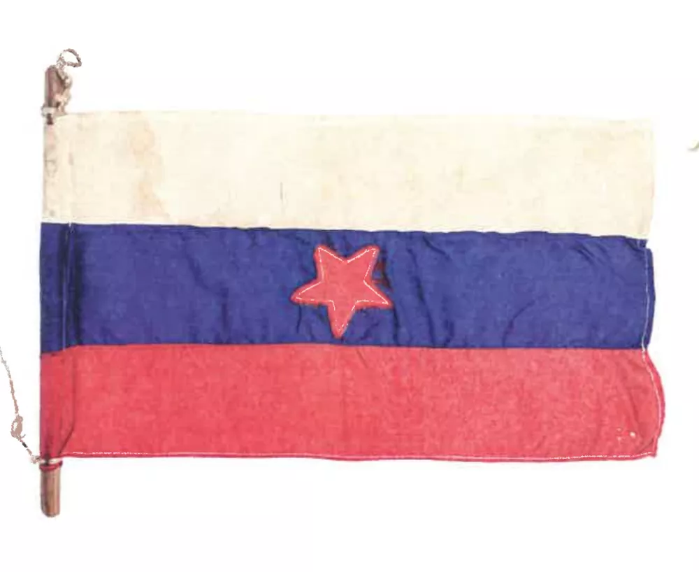 Zastavica, ki je 9. maja 1945 visela v Šiški v Ljubljani. / Foto: Mestni Muzej Ljubljana