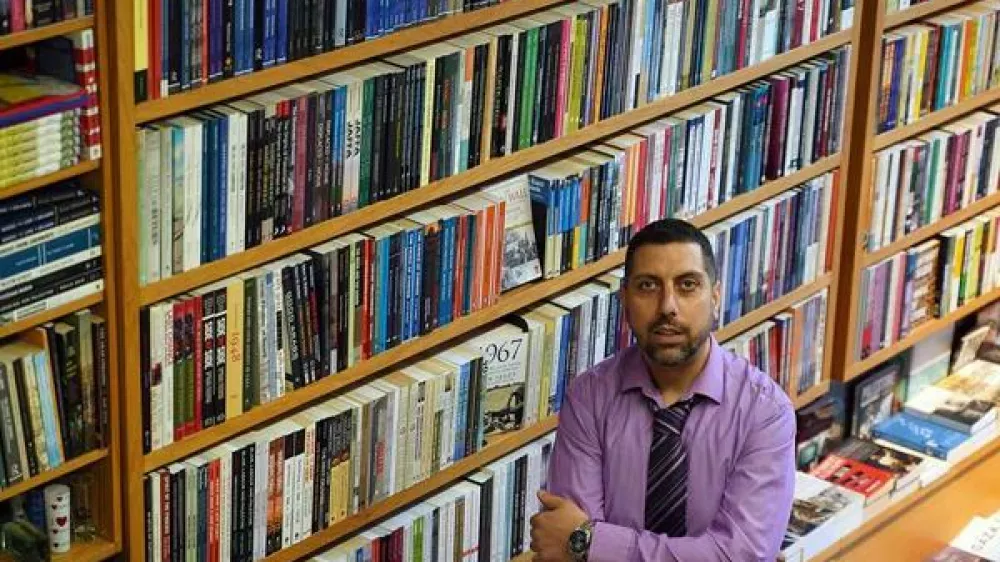 Mahmud Muna, lastnik družinske knjigarne Educational Bookshop v Jeruzalemu. Foto: osebni arhiv MM